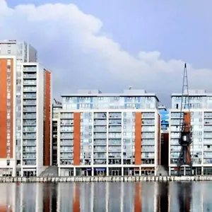 https://lovely-waterfront-flat-canary-wharf-excel-centre.cambridgehotelsuk.com