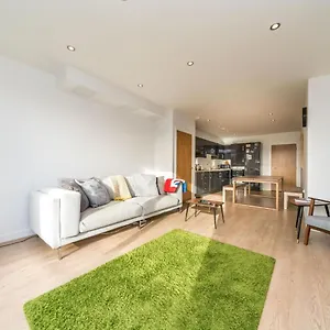 https://new-2bd-flat-4mins-to-excel-centre-fast-city-links.brighton-hotels-england.com